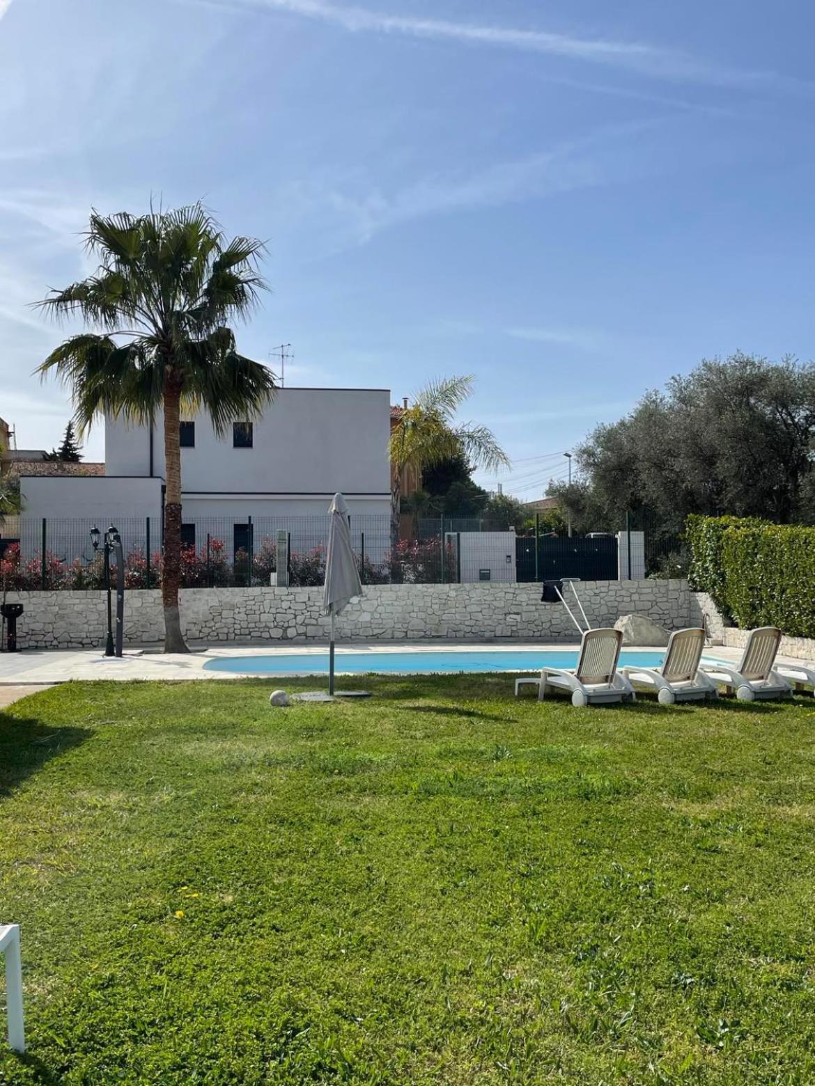 Magnifique 2 Adultes, 2 Enfants Nice, Piscine, Parking * Nice